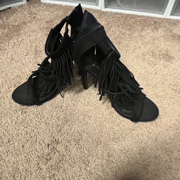 Shi by Journey’s Black Fringe Heels - Picture 4 of 6